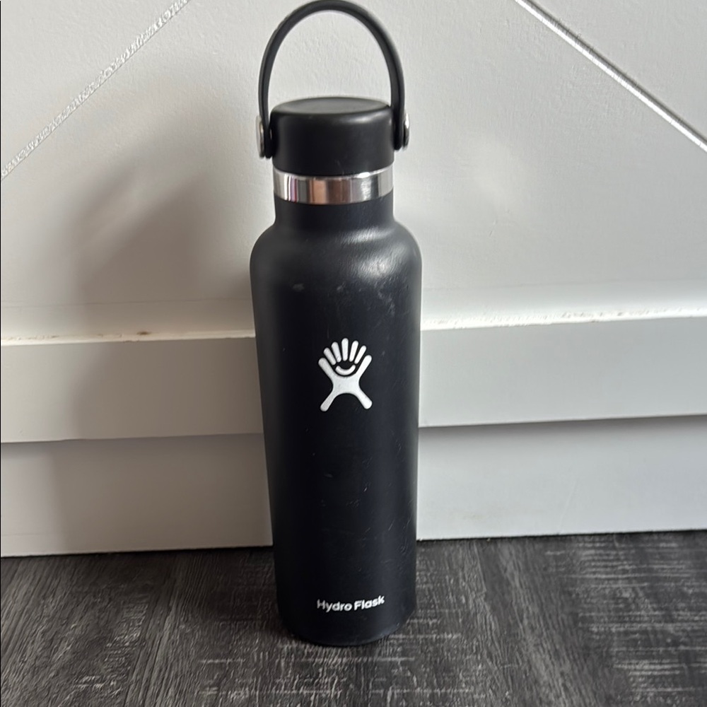 Hydro Flask Black Water Bottle